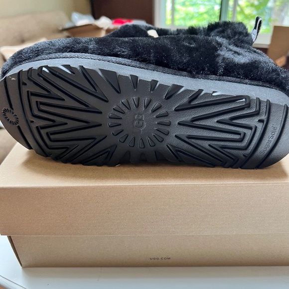 Ugg Classic Cozy Bootie- Women Size 8 - Picture 7 of 10
